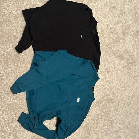 2 The North Face Crew Sweatshirts - Picture 1 of 5